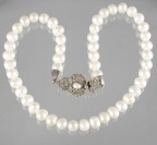 PEARL NECKLACE []