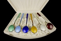 SET OF SPOONS []