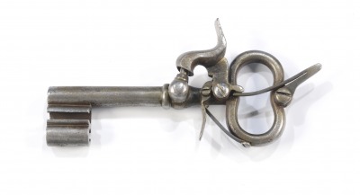 Klíč s perkusní pistolí