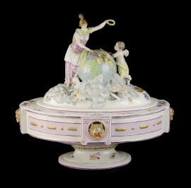 TUREEN WITH ALLEGORY OF FRANCE