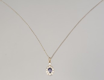 PENDANT NECKLACE WITH A SAPPHIRE