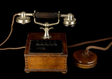 TABLE TELEPHONE