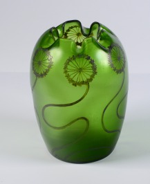 Secesní váza s leptaným dekorem