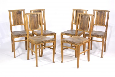 Stůl a šest židlí