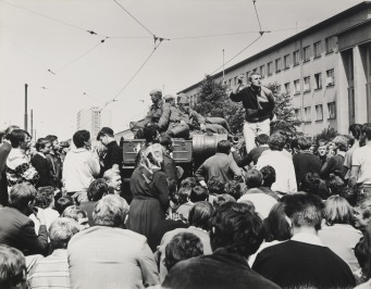 Okupation - zwei Fotografien [Miroslav Myška (1946-?)]