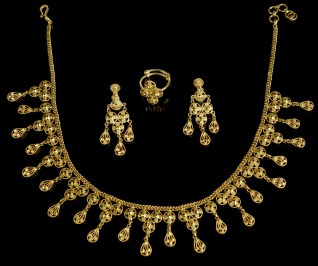 Set of gold jewelery