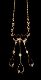 Collier with almandines and pearls