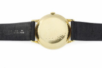 Zlaté náramkové hodinky Omega []