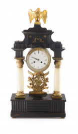 Table clock with an eagle
