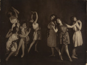 Ervine Kupfer mit Tänzerinnen [František Drtikol (1883-1961)]