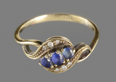 Gold Ring with Sapphires