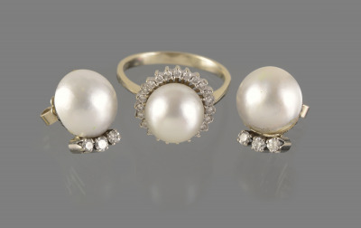 Gold Set with Pearls and Diamonds