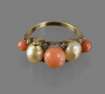 Gold Ring with Pearls and Corals []