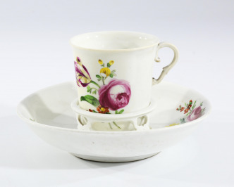 Cup with Saucer „trembleuse“