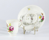 Cup with Saucer „trembleuse“ []