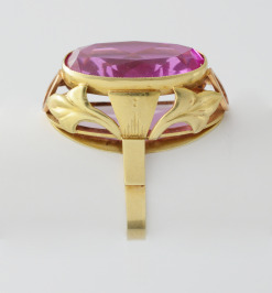 Zlatý prsten s rubínem
