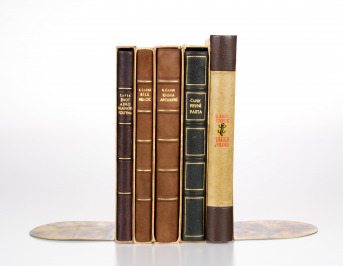 5 Bücher von Karel Čapek, 4 davon gebunden von Jindřich Svoboda [Karel Čapek (1890-1938), Jindřich Svoboda (1909-2001)]