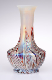 Vase mit Kammdekor ("Kralik Opal Brown Pulled")