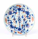 Porcelánový talíř ve stylu ,,čínské Imari" []