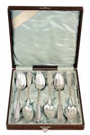 A Set of 6 Silver Spoons in a Case