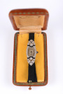 Platina Damen-Armbanduhr mit Diamanten und Onyx []