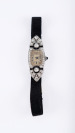 Platinové dámské náramkové hodinky s diamanty a onyxy ArtDeco
