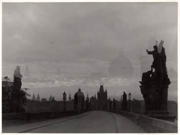 Auf der Karlsbrücke, Doppelbelichtung [Josef Sudek (1896-1976)]