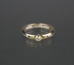 Zlatý prsten s diamantem []