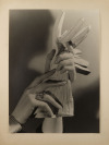 Rukavice (reklamní fotografie) [Grete Popper (1897-1976)]