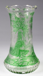 Vase mit Schnitzdekor