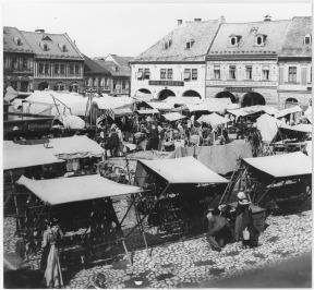 Trh v Jilemnici na náměstí [Jaroslav Feyfar (1871-1935)]