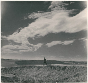 Mann in der Landschaft [Karel Ludwig (1919-1977)]