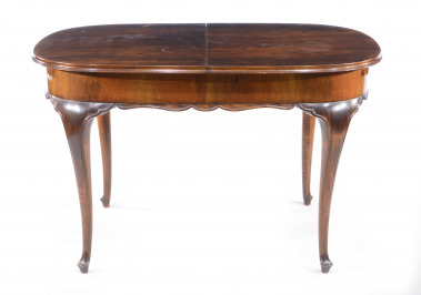 Table with Extendable Oval Top