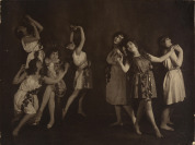 Ervina Kupfer mit Tänzerinnen [František Drtikol (1883-1961)]