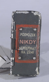 0146 Ovládání podvozku s krytkou – tlačítka, ČR, požíváno např v Aero C-2, Arado 96
