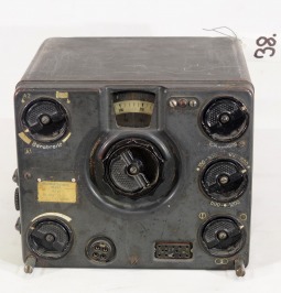 0038 Radiostanice Luftwaffe – Přijímač rádiový cílový, používán v ČR