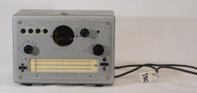 0380 Rádio VEB Funkwerk Erfurt Typ 5002a,  nekompletní – chybí některé přístroje na čelním panelu