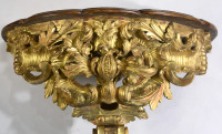 Zlacený barokní konzolový stolek []