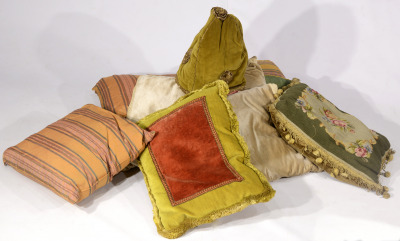 Set of Pillows and Cushions