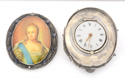 Stolní hodinky ve skříňce s portrétem Alžběty Petrovny