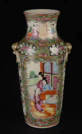 Váza z porcelánu růžové skupiny