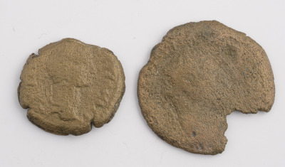 Dvojice bronzových mincí