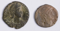 Dvojice bronzových mincí []