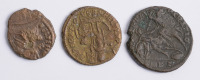 Trojice stříbrných mincí []