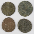 Čtveřice bronzových mincí