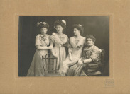 Rodinná portrétní fotografie [Ateliér J. F. Langhans]
