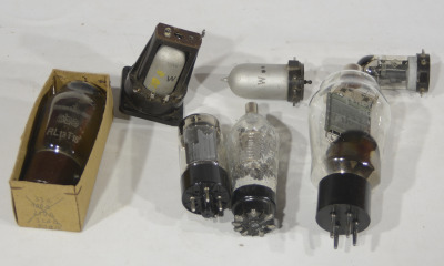 E14 7x Elektronky Wehrmacht, různé typy: Telefunken AF 100, RV12P 3000, RG 62, Philips Miniwatt GZ34, RL12T15