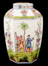 Váza s chinoiseriemi