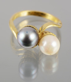 Gold Ring with Pearls